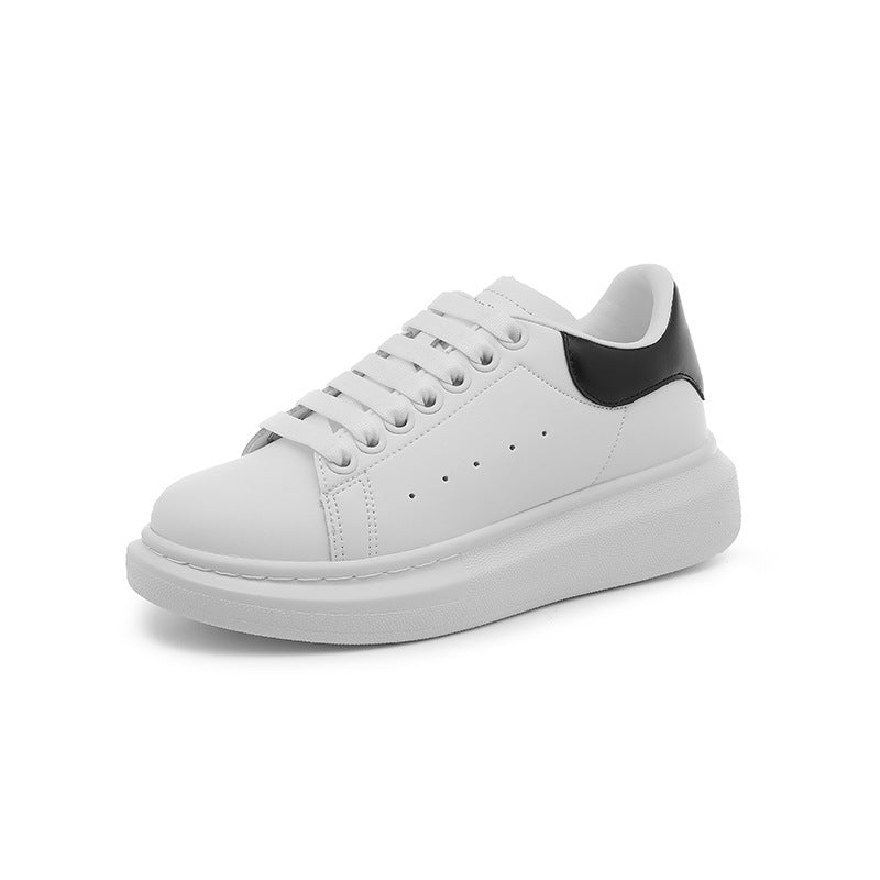 Unisex minimalist platform sneaker made of smooth synthetic leather with padded heel collar and cushioning lightweight sole Mune Fashion