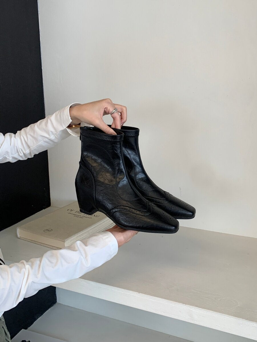 Women's elegant and comfortable ankle boots with block heel Mune Fashion