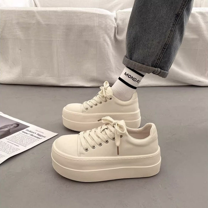 Ladies sneaker with fashionable platform sole Mune Fashion
