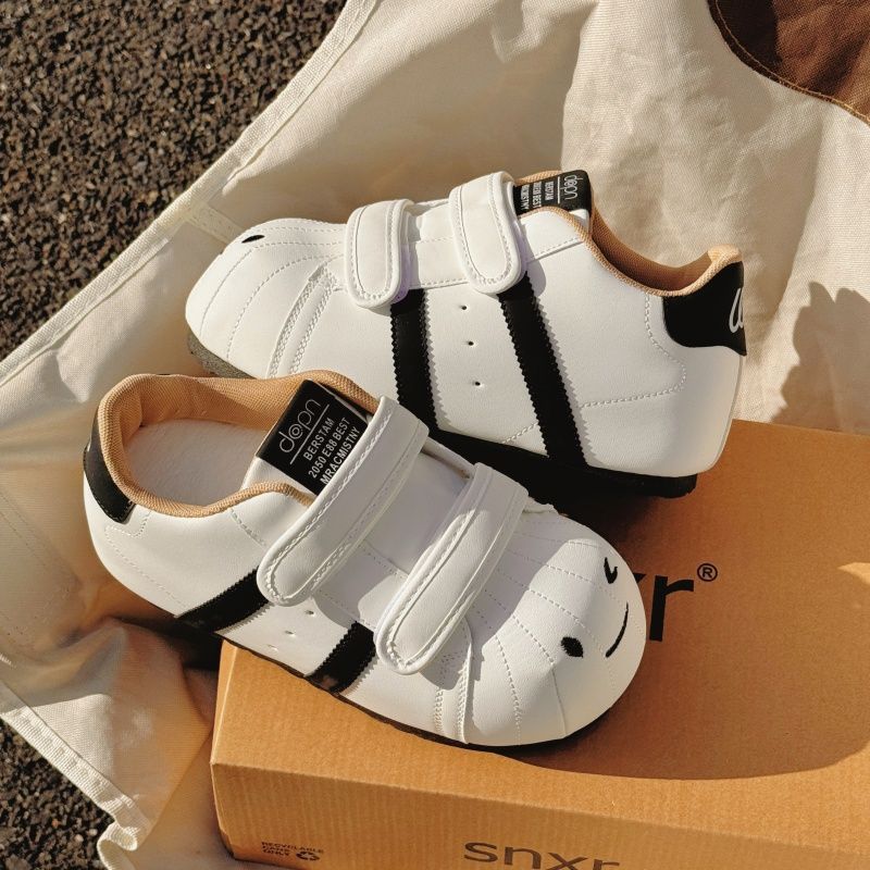 Women's Comfortable Sneakers with Velcro and Sporty Design Mune Fashion