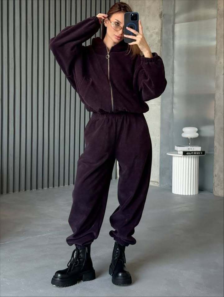 Women's Plush Loungewear Set with Zipper Hoodie and High-Waisted Jogging Pants Mune Fashion