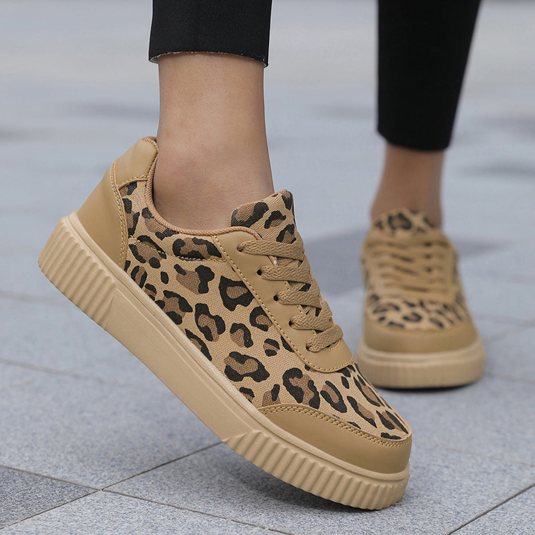 Ladies sneaker in trendy leopard pattern with comfortable cushioning Mune Fashion