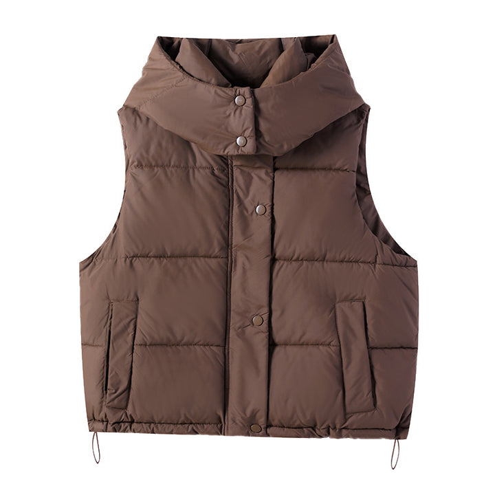 Women’s short quilted vest with voluminous stand-up collar, snap button placket, and adjustable drawstring hem Mune Fashion