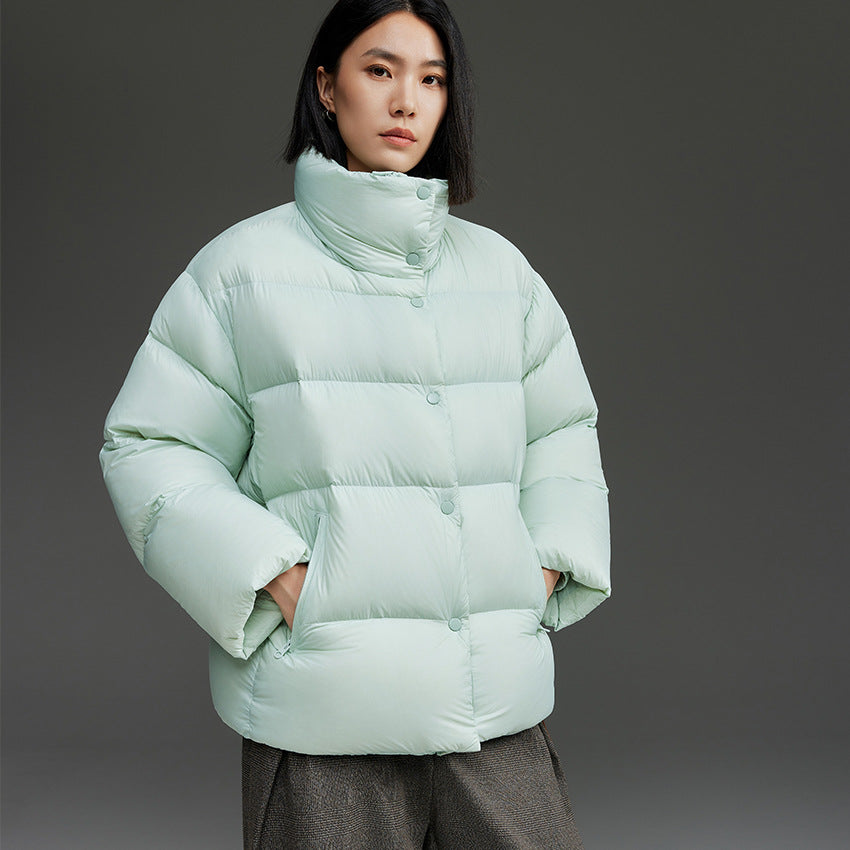 Women's short quilted down jacket with high stand-up collar, boxy silhouette and snap buttons Mune Fashion