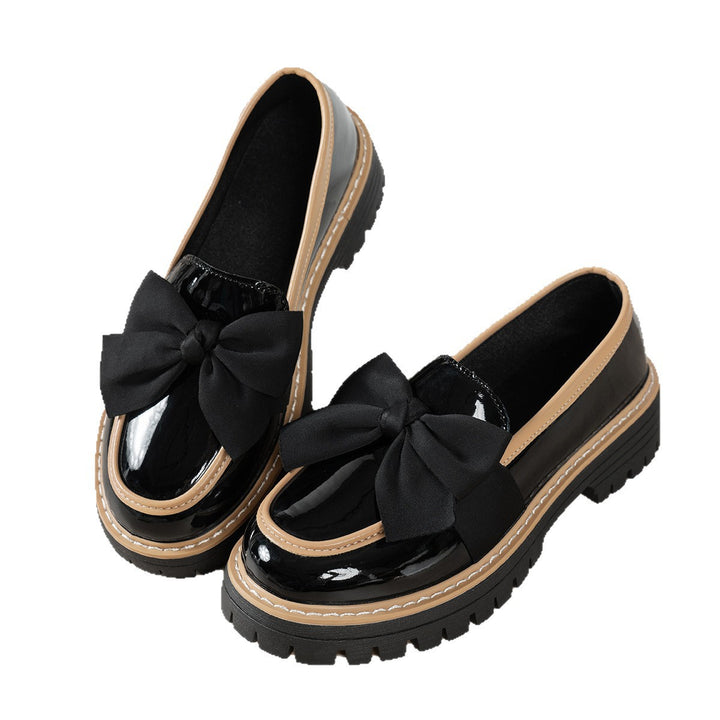 Women's patent loafers with a large fabric bow, contrasting frame seam and sturdy tractor sole Mune Fashion