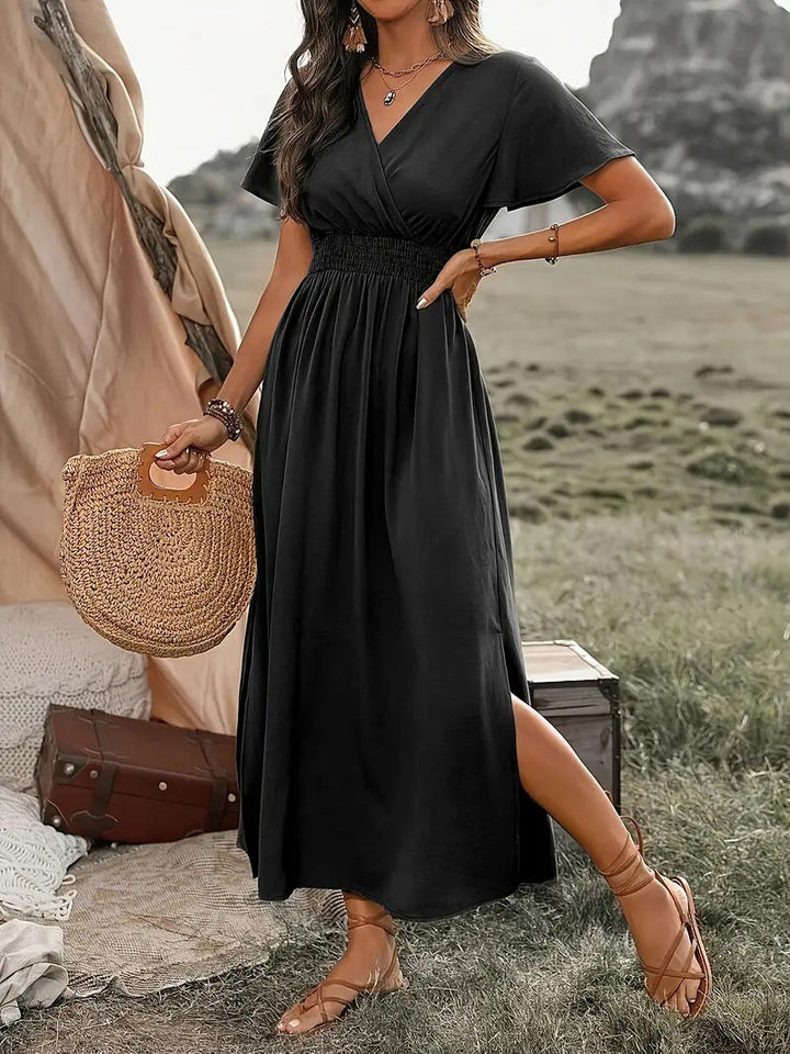 Elegant short-sleeve dress with choir collar