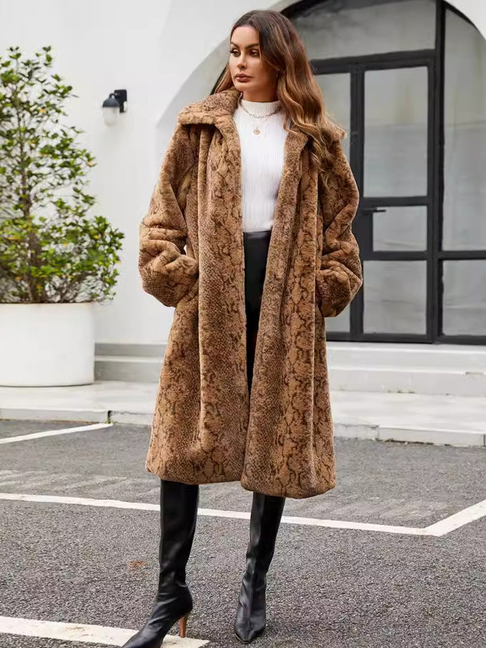 Ladies Elegant and Stylish Faux Fur Coat Mune