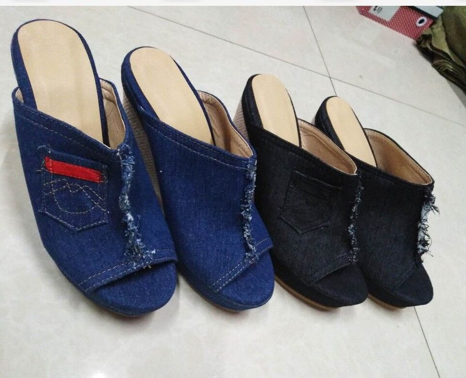 Women nan jeans slide with open toe, frayed hem and rope wedge heel Mune Fashion