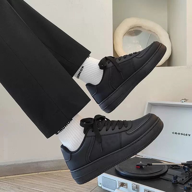 Women's lace-up sneakers made of high-quality synthetic leather with non-slip sole Mune Fashion
