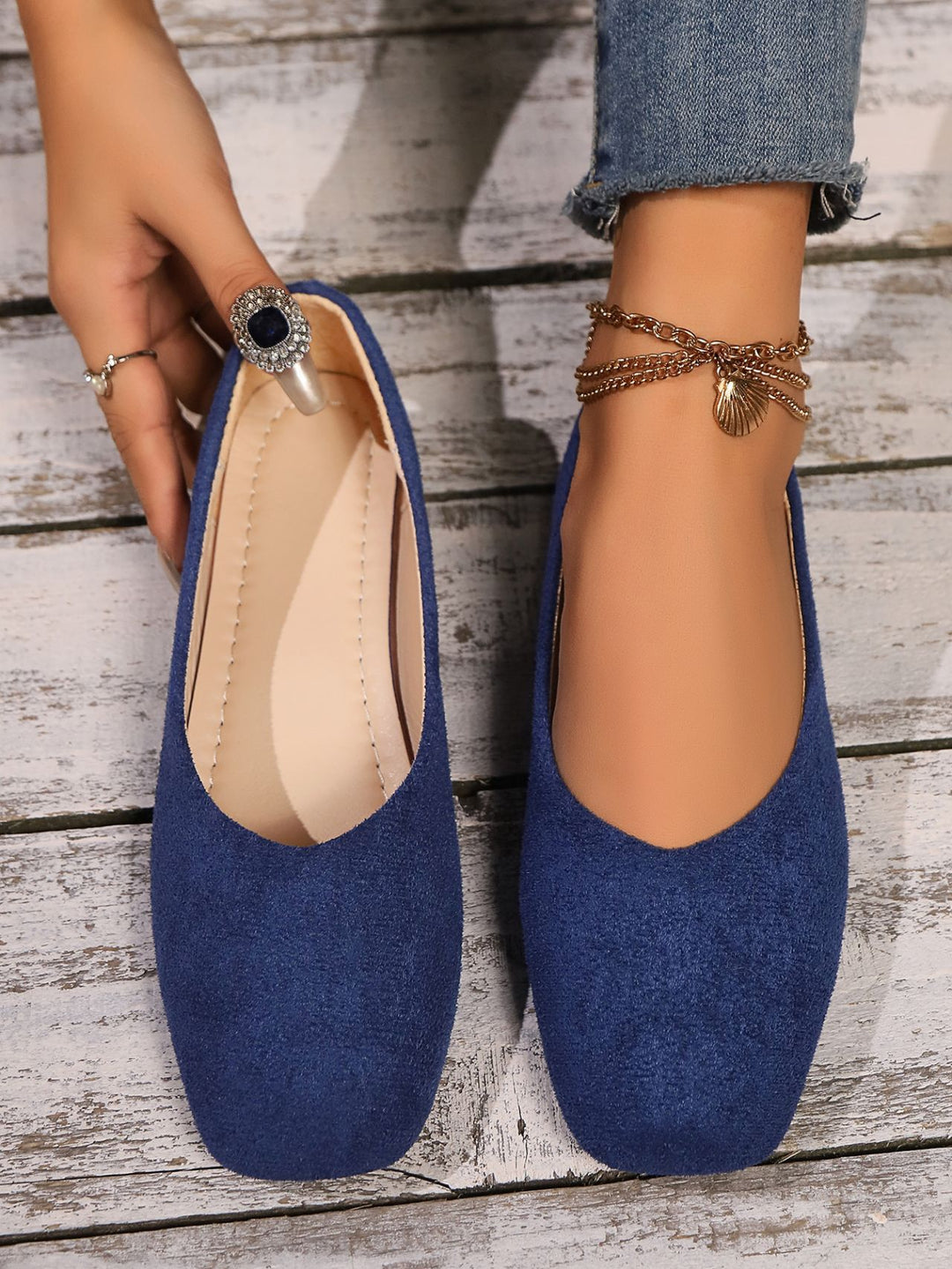 Women's elegant flat slip-on ballerinas with square toe, padded comfort insole, and suede look Mune Fashion