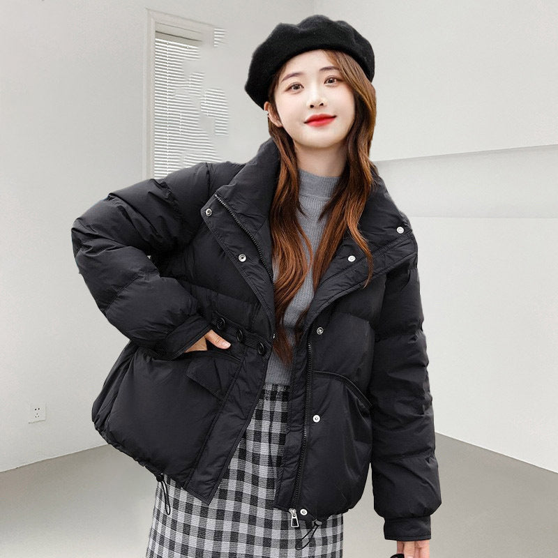 Women’s short-cut puffer jacket with high standing collar and pocket flap Mune Fashion