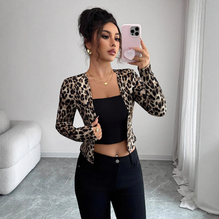 Women's tailored short blazer made of stretch jersey with leopard pattern and slim fit Mune Fashion