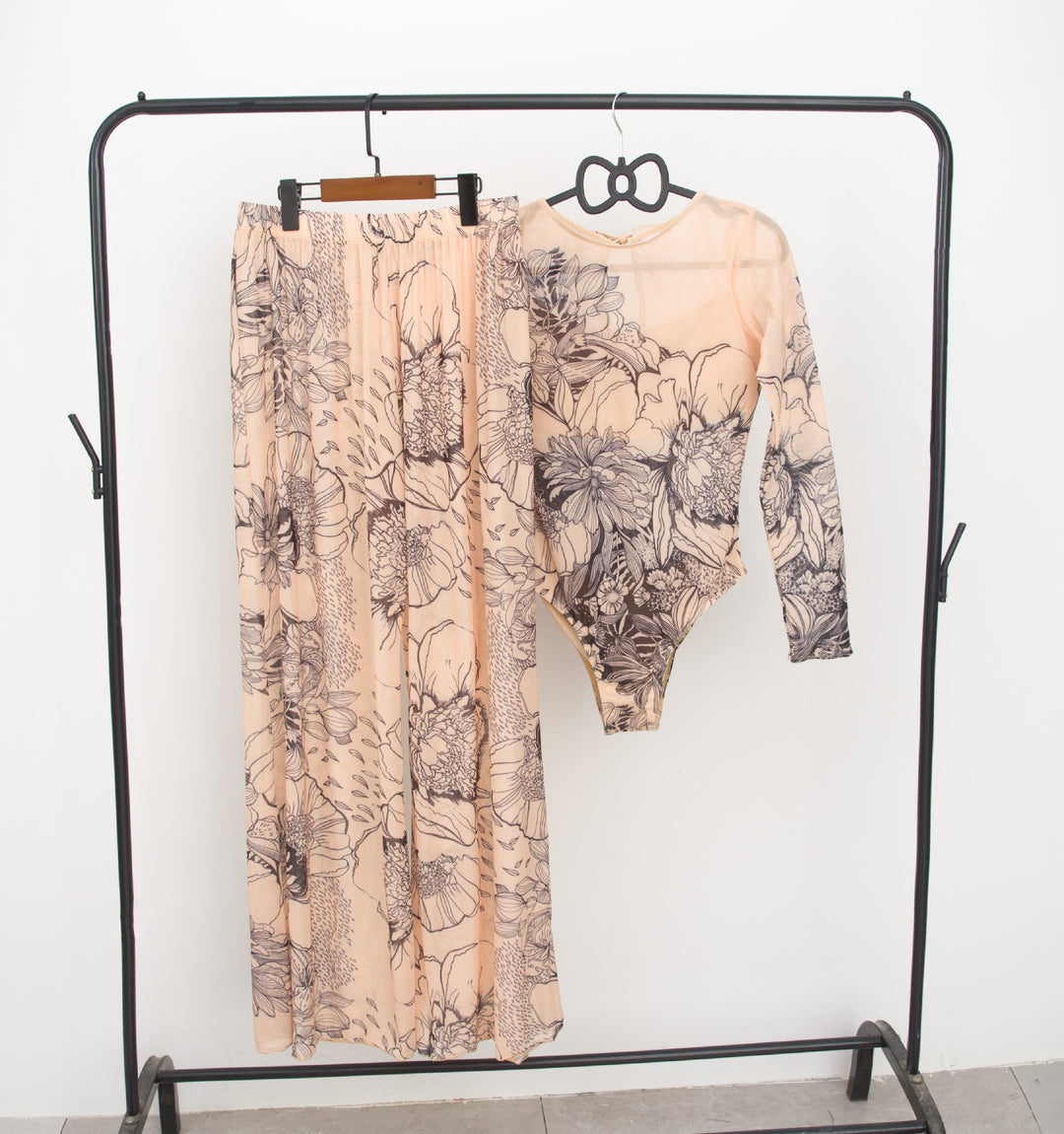 Ladies fashionable bathing outfit with long-sleeved top and casual pants Mune Fashion