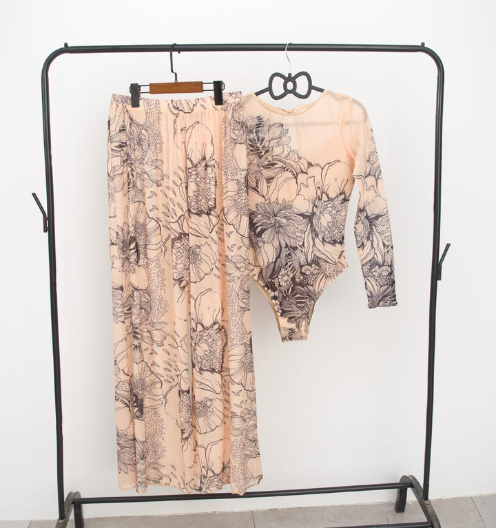 Ladies fashionable bathing outfit with long-sleeved top and casual pants Mune Fashion