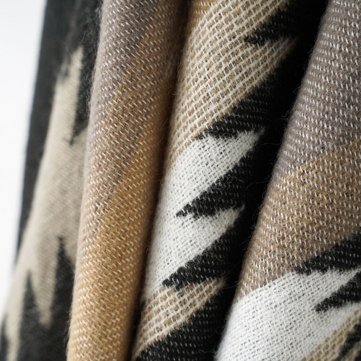 Women's wool-look ruana with graphic ethnic jacquard and decorative overlock seam Mune Fashion