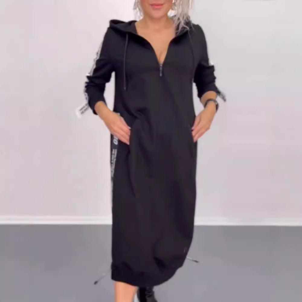 Women's ankle-length hooded sweatshirt dress with half zip, kangaroo pockets and side decorative piping Mune Fashion