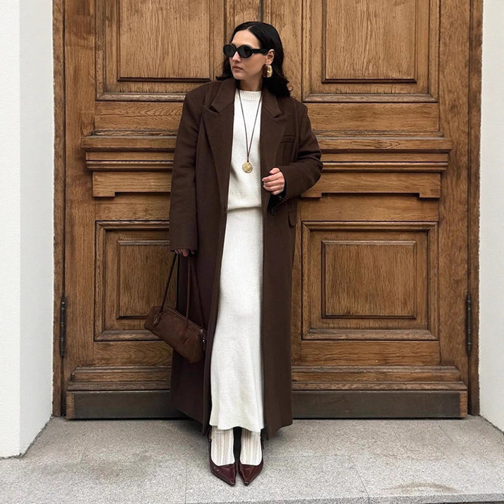 Women's long coat with straight cut, figure-flattering oversized lapels and side pockets Mune Fashion