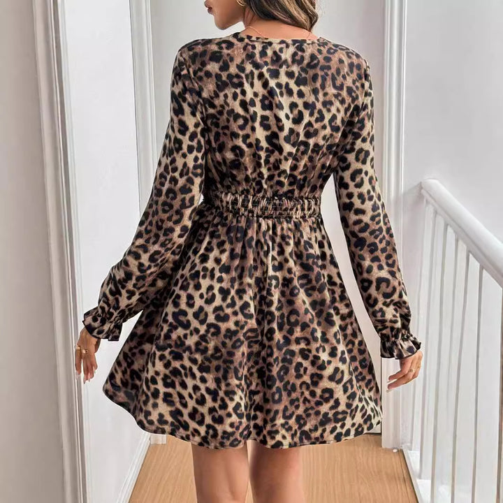 Women's fitted mini dress with V-neck, lace trim and balloon sleeves Mune Fashion