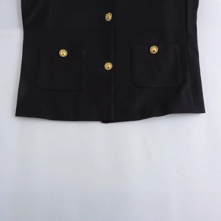 Women’s short blazer in boxy cut with decorative decorative buttons and patch pockets Mune Fashion