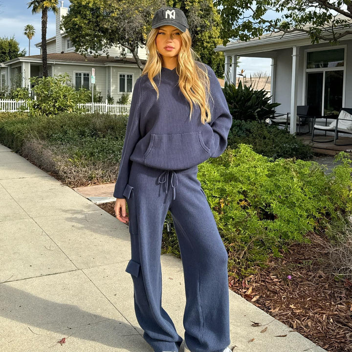 Women's knitted ribbed hoodie with kangaroo pocket and relaxed fit Mune Fashion