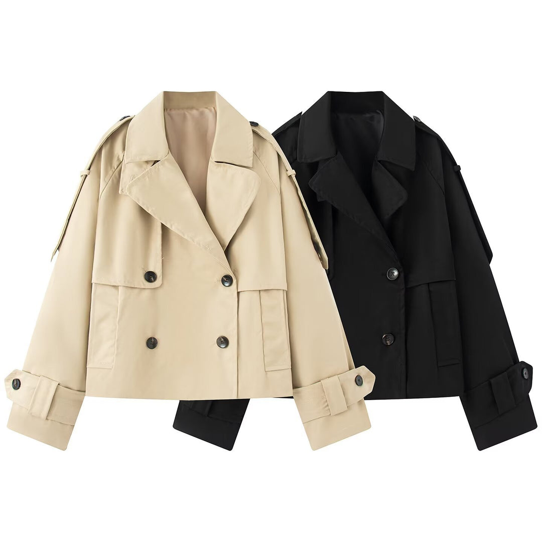 Women short cut trench with boxy silhouette, shoulder patches and wide cuffs Mune Fashion
