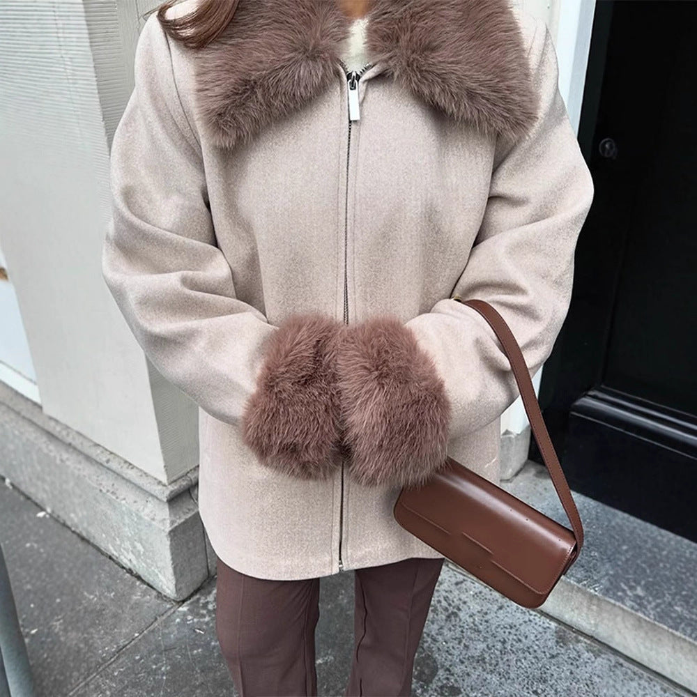 Women's elegant short coat made of wool blend with detachable woven fur collar and concealed two-way zipper Mune Fashion