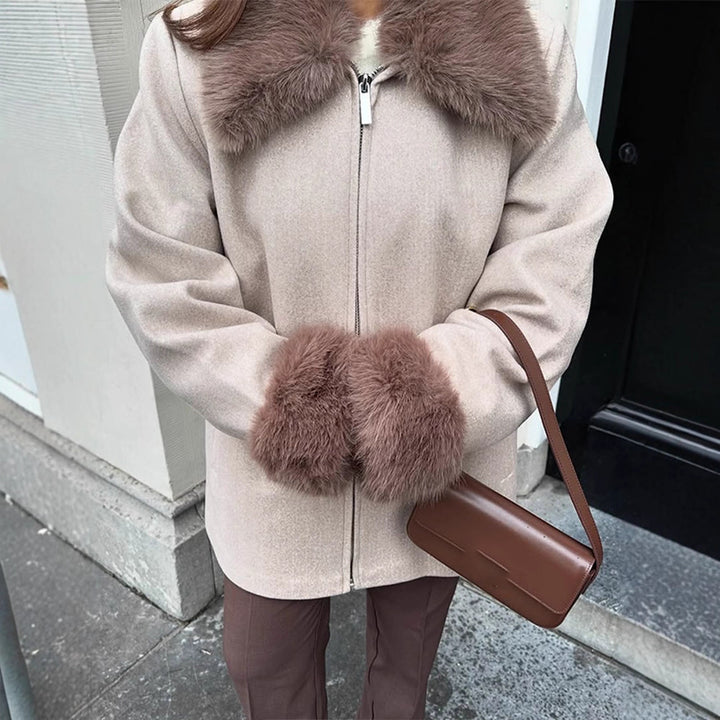 Women's elegant short coat made of wool blend with detachable woven fur collar and concealed two-way zipper Mune Fashion