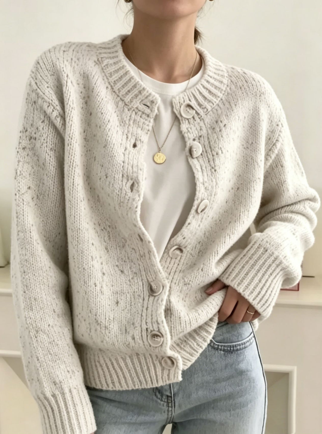 Women's chunky knit short cardigan with round neckline and marled tweed effect Mune Fashion