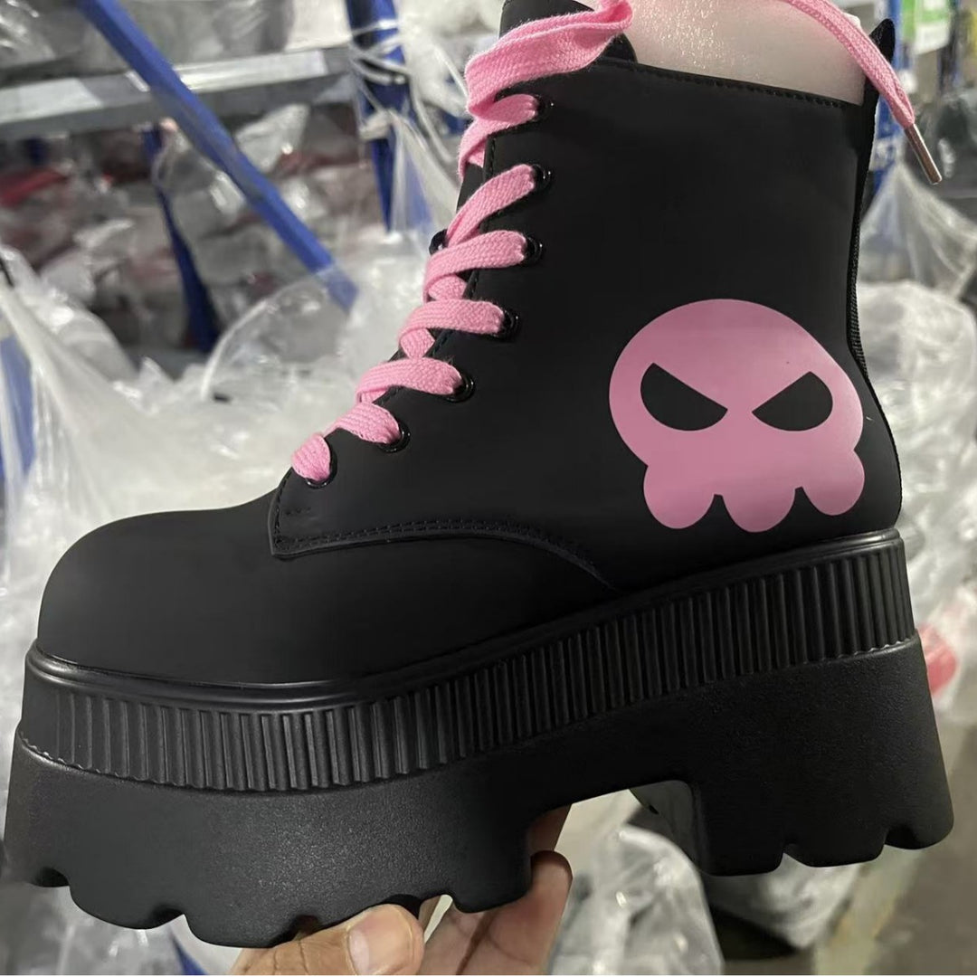 Women's ankle-high platform boots in punk and gothic style with elevated tread sole and distinctive skull appliqué Mune Fashion