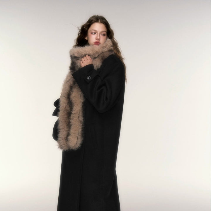 Women's luxurious long faux fur stole with patterned look and voluminous texture Mune Fashion