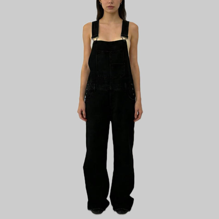 Ladies denim overall with wide leg, adjustable straps and flap pocket Mune Fashion