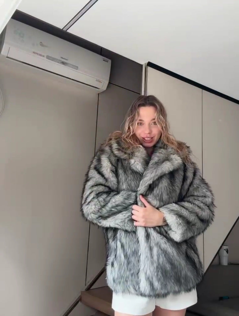 Ladies Short Luxurious Faux Fur Coat with Voluminous Shawl Collar and Boxy Silhouette Mune Fashion