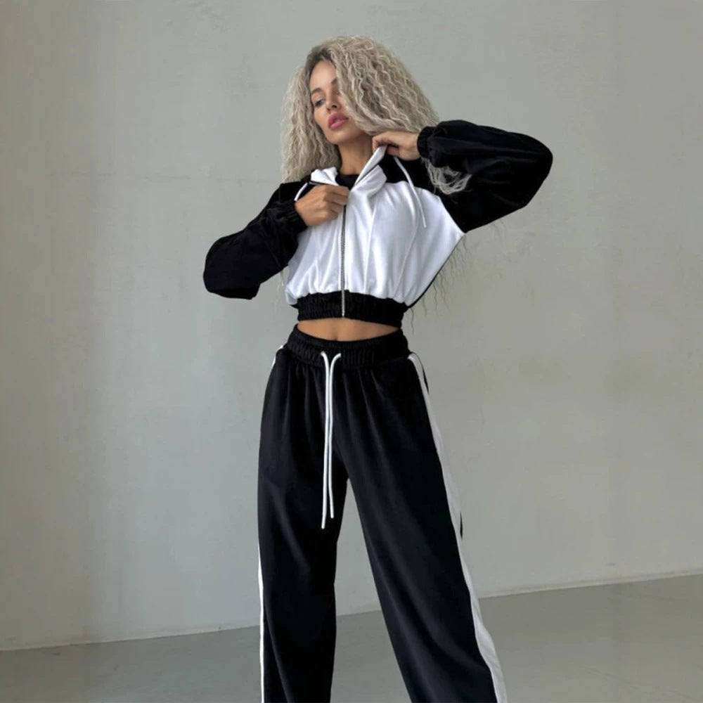Ladies short cropped velvet training set with fitted zip hoodie and wide cut high-waisted lounge pants Mune Fashion