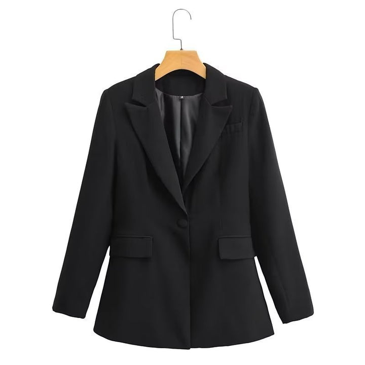 Ladies figure-flattering single-button blazer in a modern oversized cut with notched lapels and patch pockets Mune Fashion