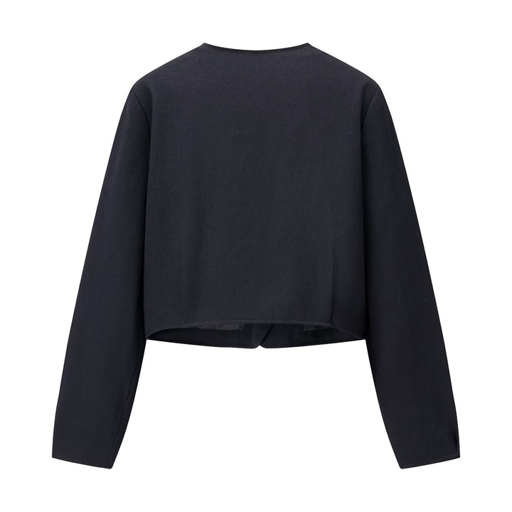Women's short blazer without collar with round neckline, decorative button closure and piped pockets Mune Fashion