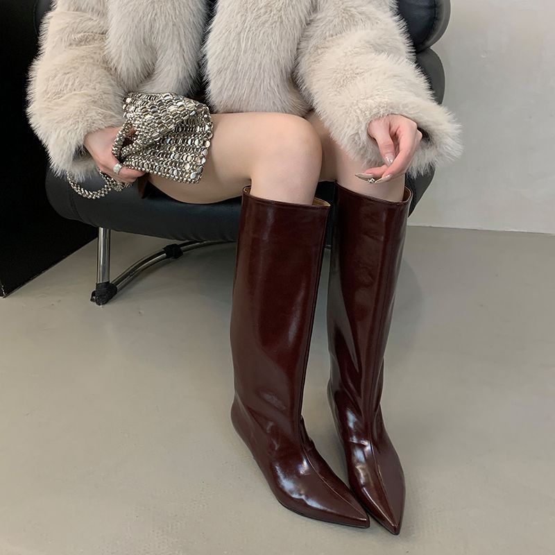 Ladies high-cuffed pointed ankle boots made of smooth leather with a slim silhouette Mune Fashion