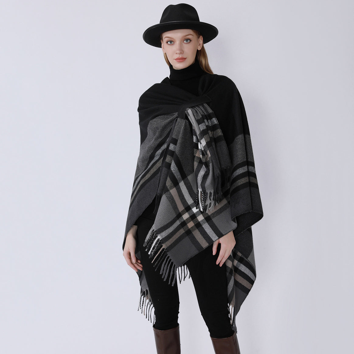 Women’s cape wrap made of wool blend with tie belt and check pattern Mune Fashion