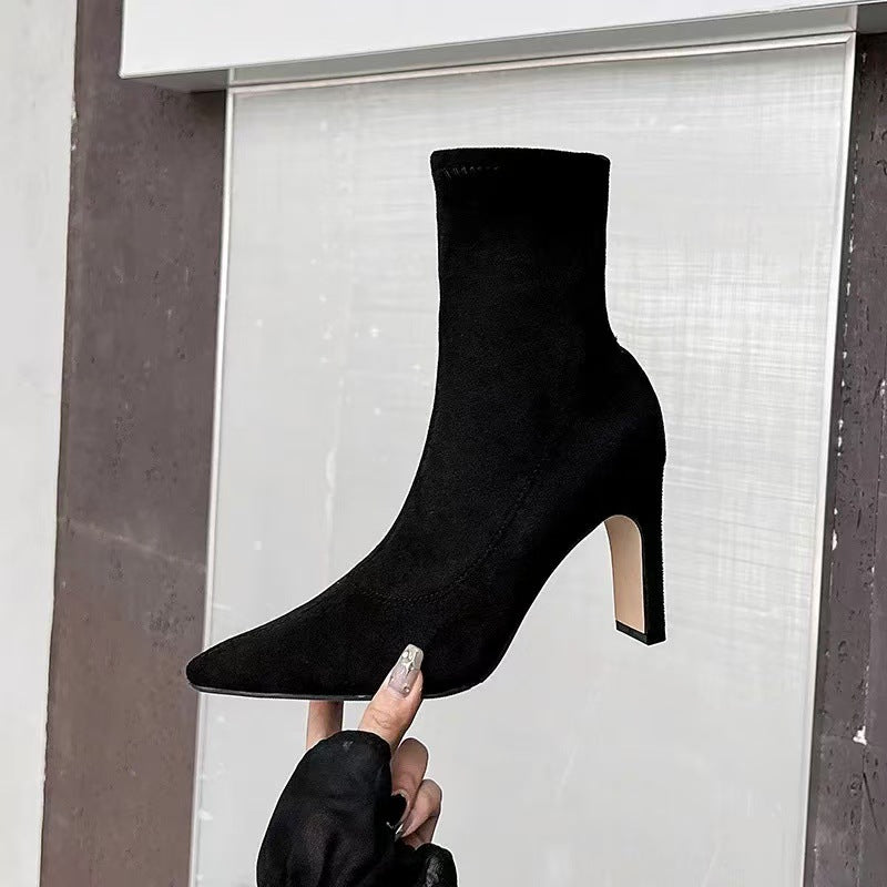 Women's sock ankle boot made of stretch suede with pointed toe and sculptural block heel Mune Fashion
