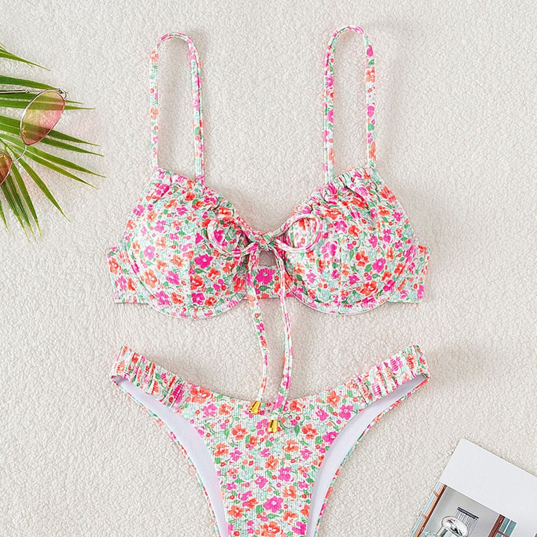 Women's bikini set with modern floral pattern and adjustable straps Mune Fashion
