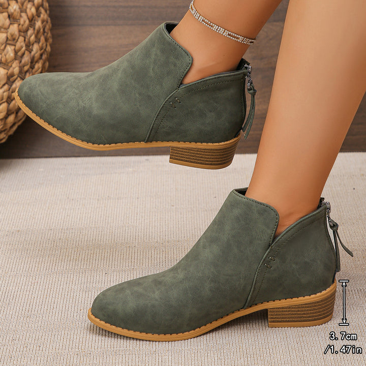 Women nan short ankle boot with rear zipper low block heel and side V-cut Mune Fashion