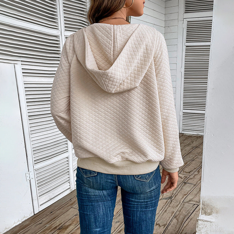 Women's quilted hoodie with half zipper, kangaroo pocket and quilted texture Mune Fashion