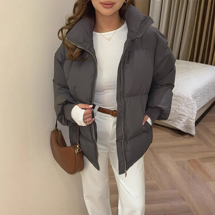 Women Short Tailored Puffer Jacket with Ribbed Cuffs and High Stand-Up Collar Mune Fashion