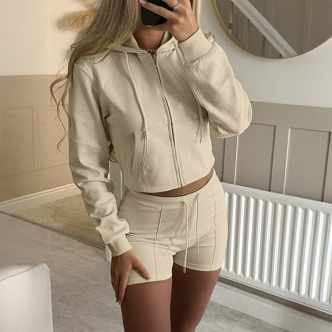 Women’s casual sweatshirt and short set with decorative bow appliqués, high round neckline and drawstring waistband Mune Fashion