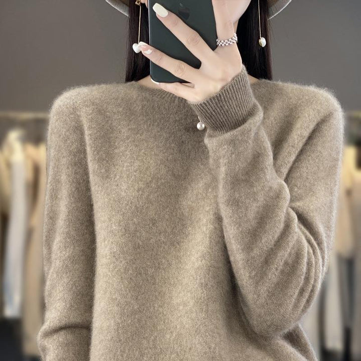 Ladies Loose Fine Knit Pullover with Round Neckline and Fluffy Angora Look Mune Fashion