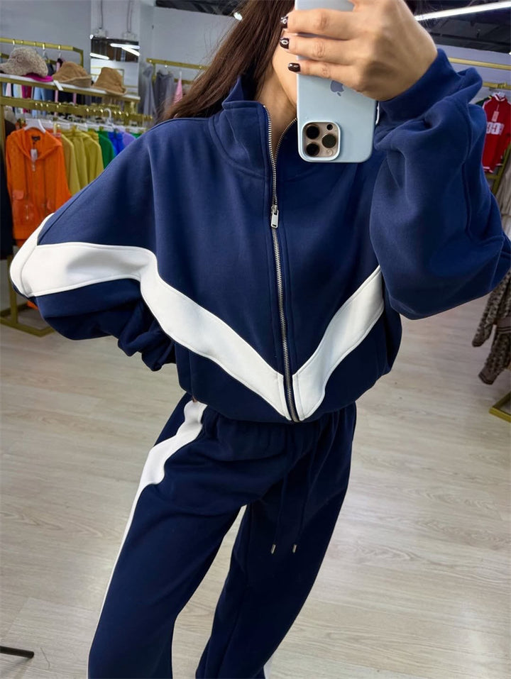 Ladies elegant sporty two-piece tracksuit with zip and contrasting V yoke Mune Fashion