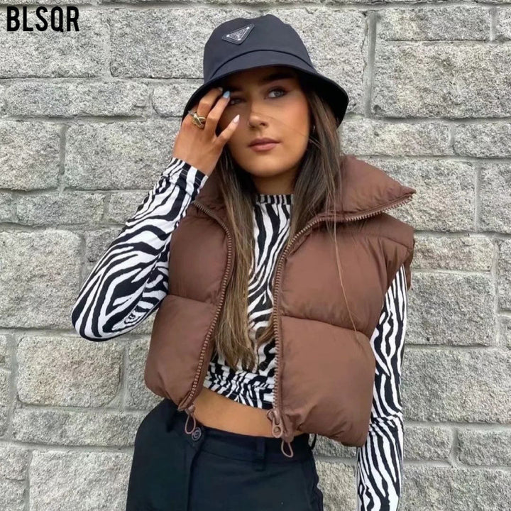 Women short quilted vest with high stand-up collar, lightweight puffer look and adjustable hem Mune Fashion