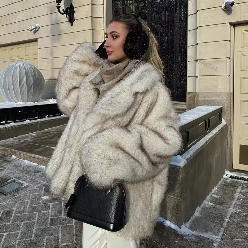 Ladies short jacket made of dense artificial fur with generous shawl collar Mune Fashion