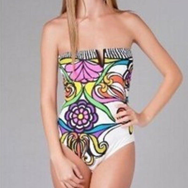Women's bandeau swimsuit with a closure-free front and colorful floral pattern Mune Fashion