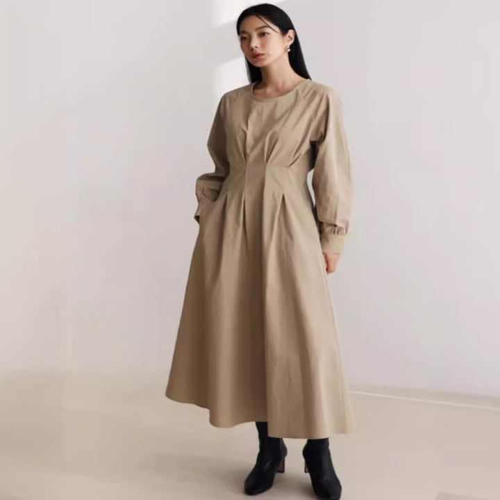 Women's maxi dress with waist darts, round neckline and voluminous cuffs Mune Fashion