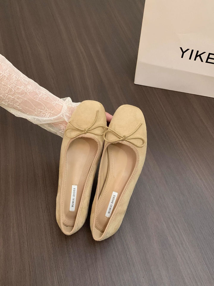 Ladies' ballet flats made of high-quality suede with decorative bow Mune Fashion